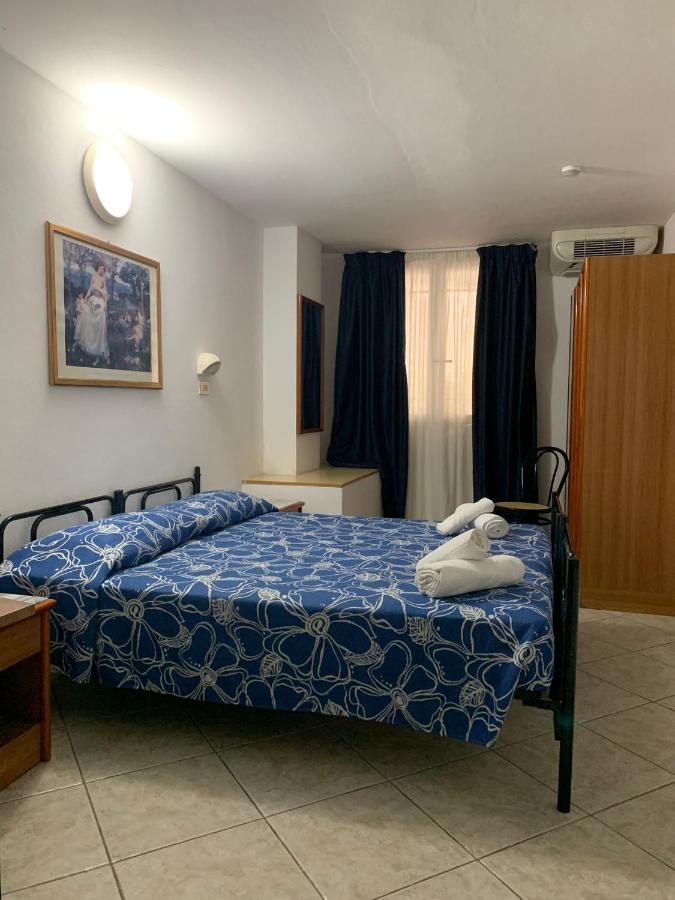 Hotel Villa Isola Rimini Esterno foto