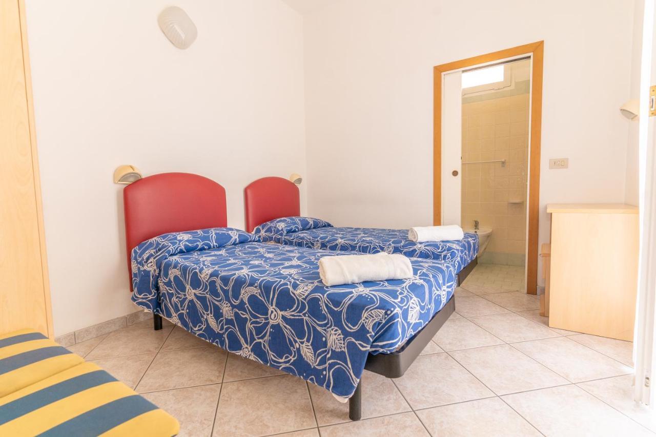 Hotel Villa Isola Rimini Esterno foto