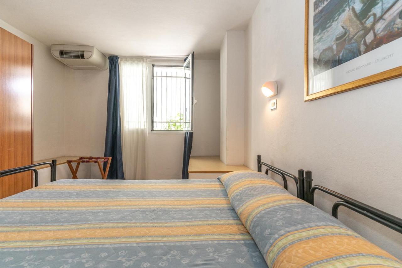 Hotel Villa Isola Rimini Esterno foto