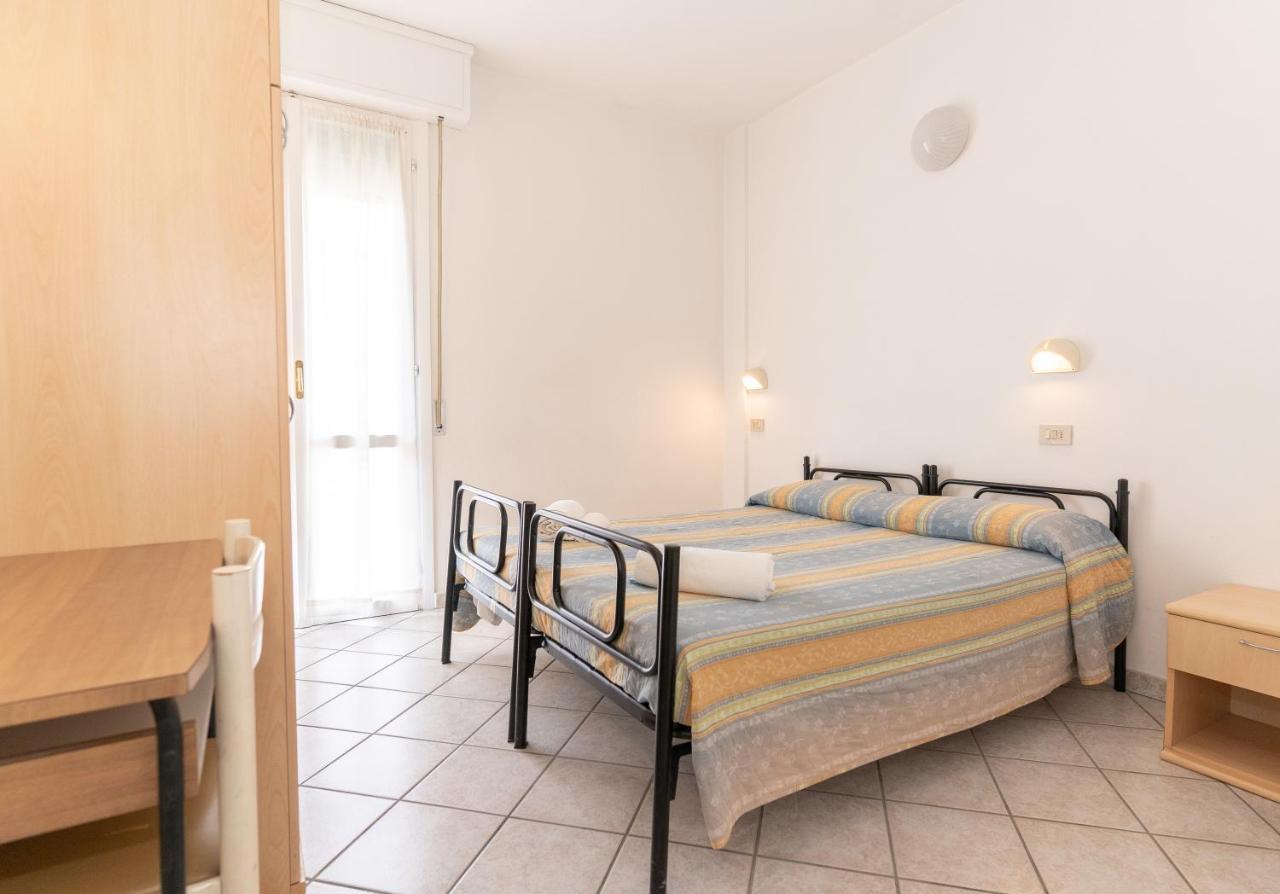 Hotel Villa Isola Rimini Esterno foto